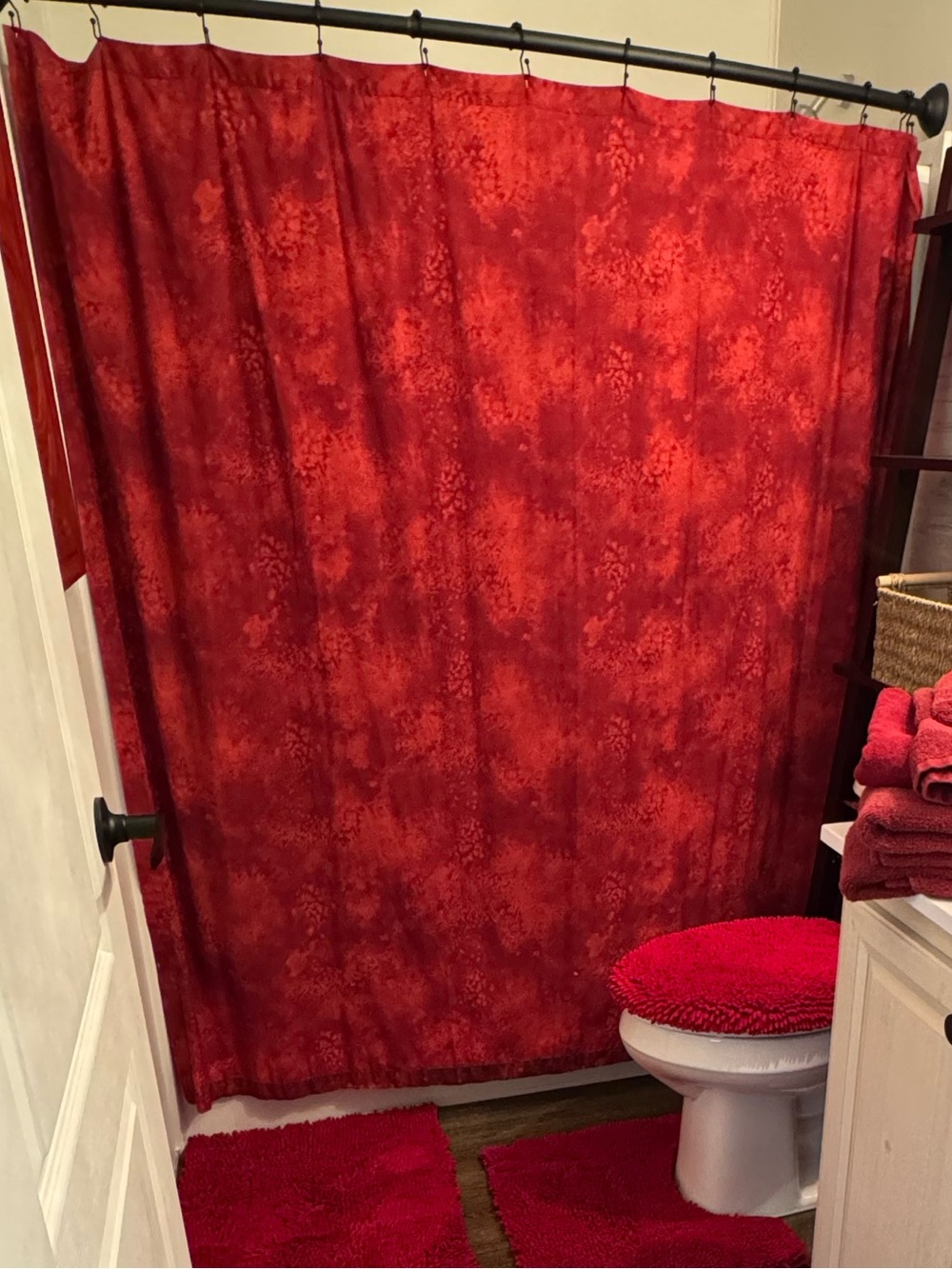EUC Society6 Artist Designed Red Tie-Dye Shower Curtain w/fabric liner